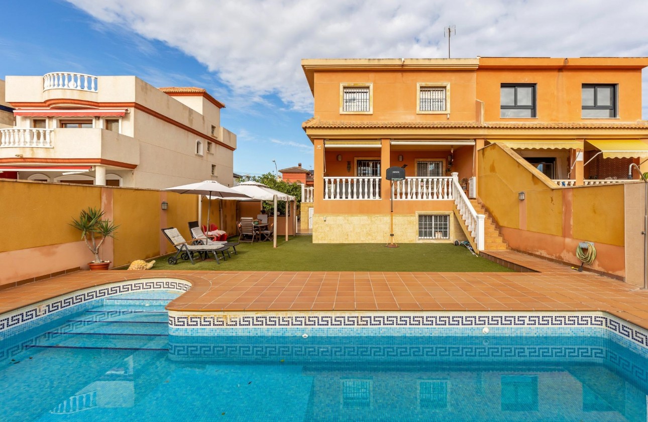 Resale - Townhouse - Torrevieja - Aguas Nuevas