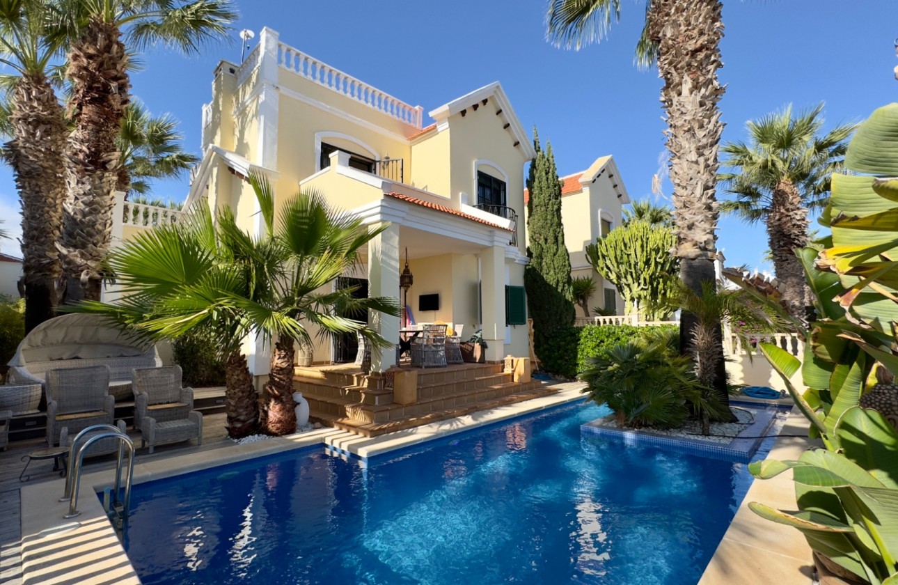 Resale - Villa * - Orihuela Costa - Los Dolses*