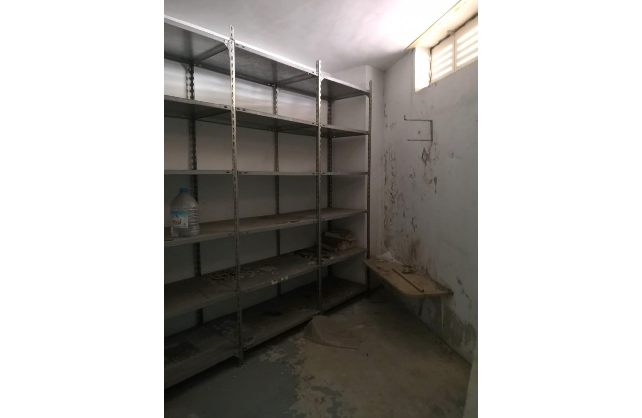 Revente - Cave - Torrevieja - Estacion de autobuses