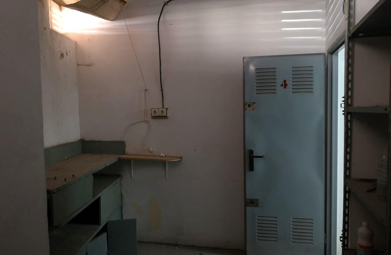 Revente - Cave - Torrevieja - Estacion de autobuses