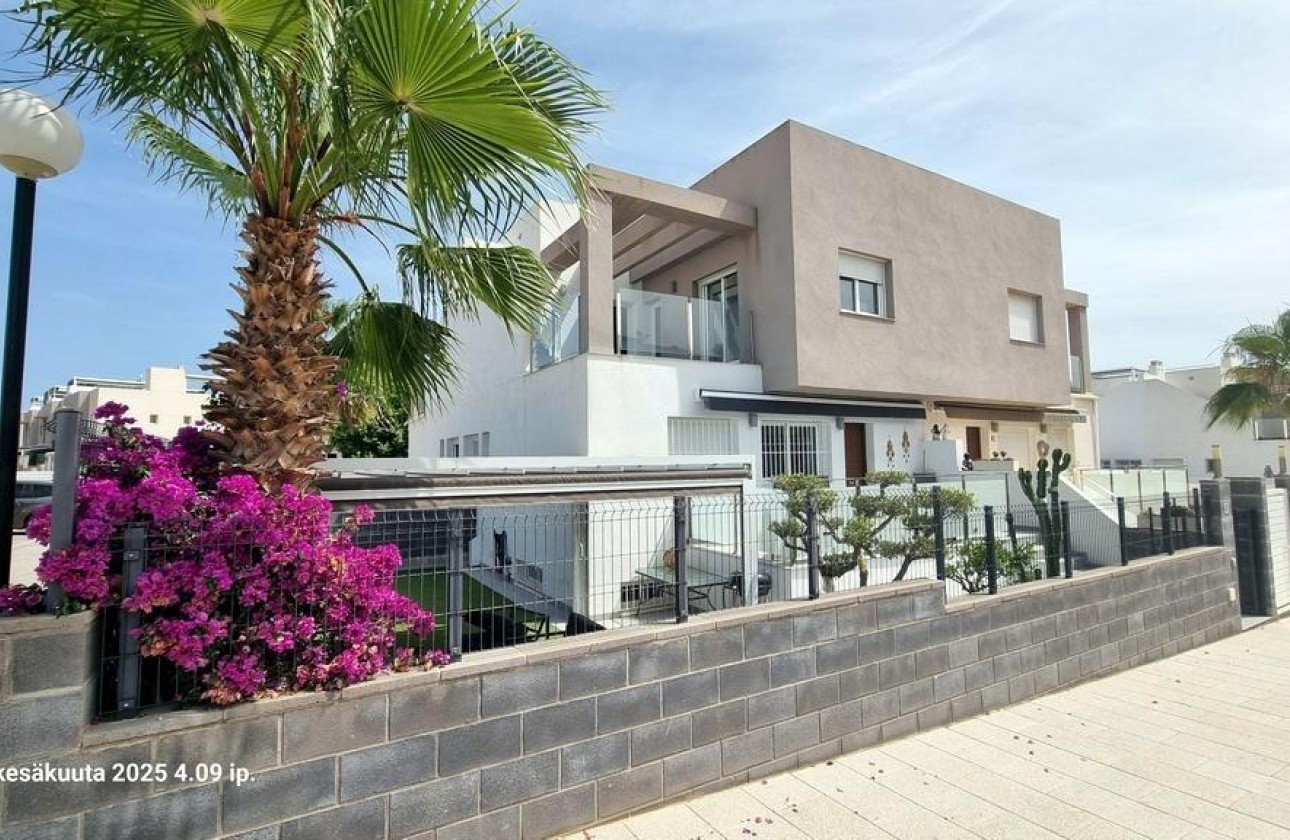 Revente - Chalet - Torrevieja - Aguas nuevas 1