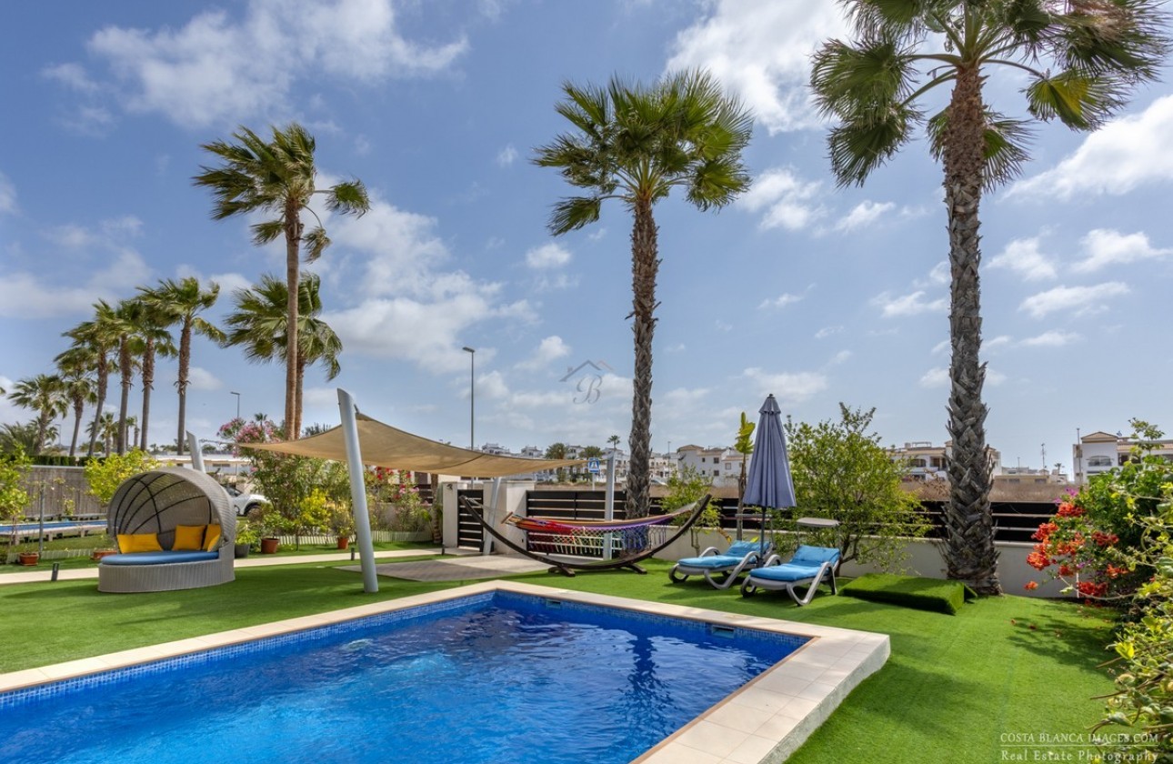 Revente - Villa - Orihuela Costa - Vistabella Golf