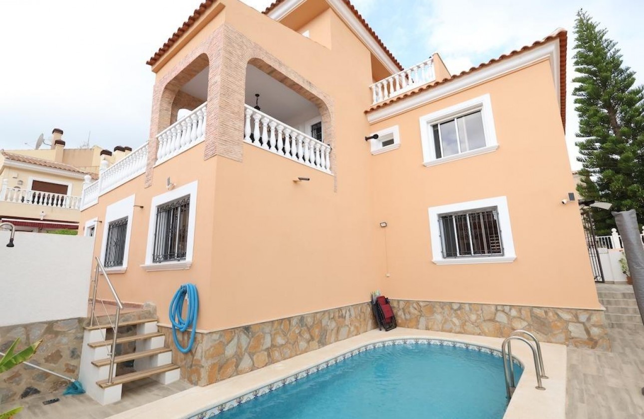 Revente - Villa - San Miguel de Salinas - Las Filipinas