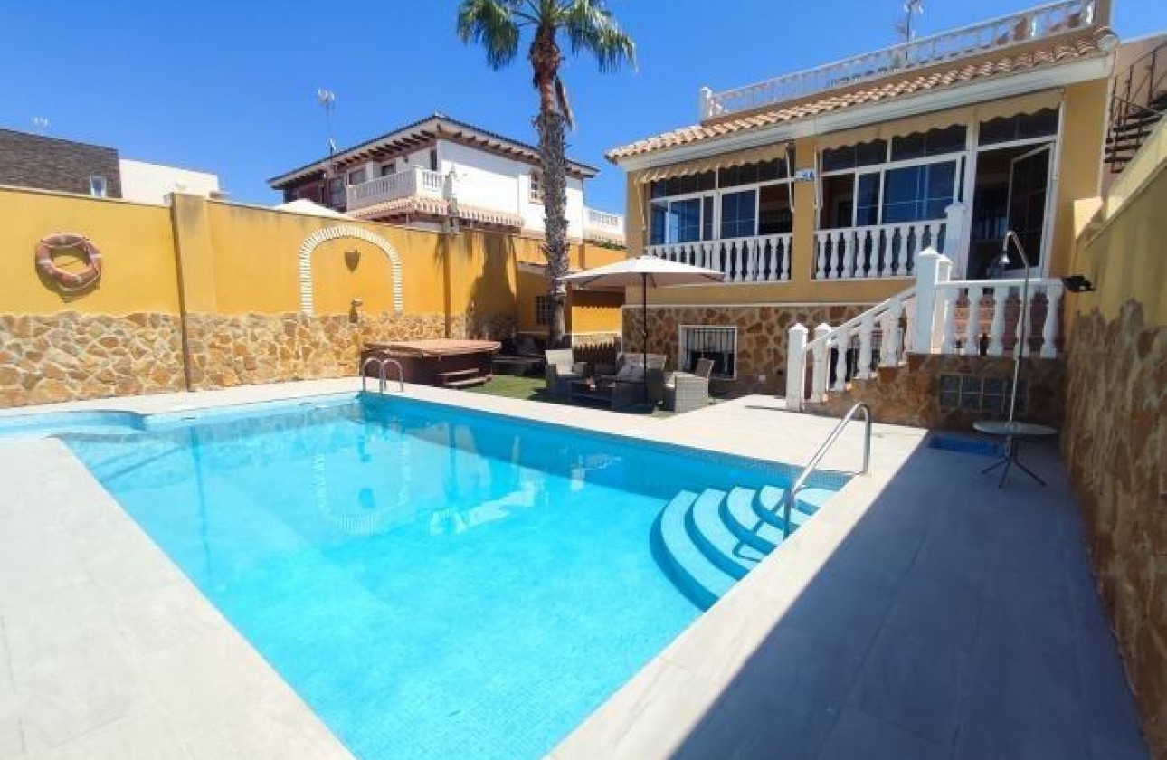 Revente - Villa - Torrevieja - Aguas nuevas 1