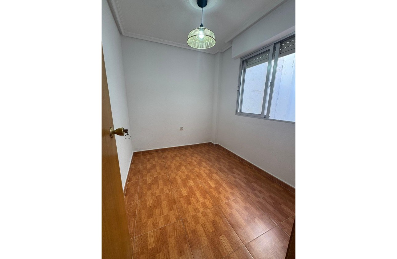 Segunda Mano - Apartamento - Torrevieja - Playa de los locos
