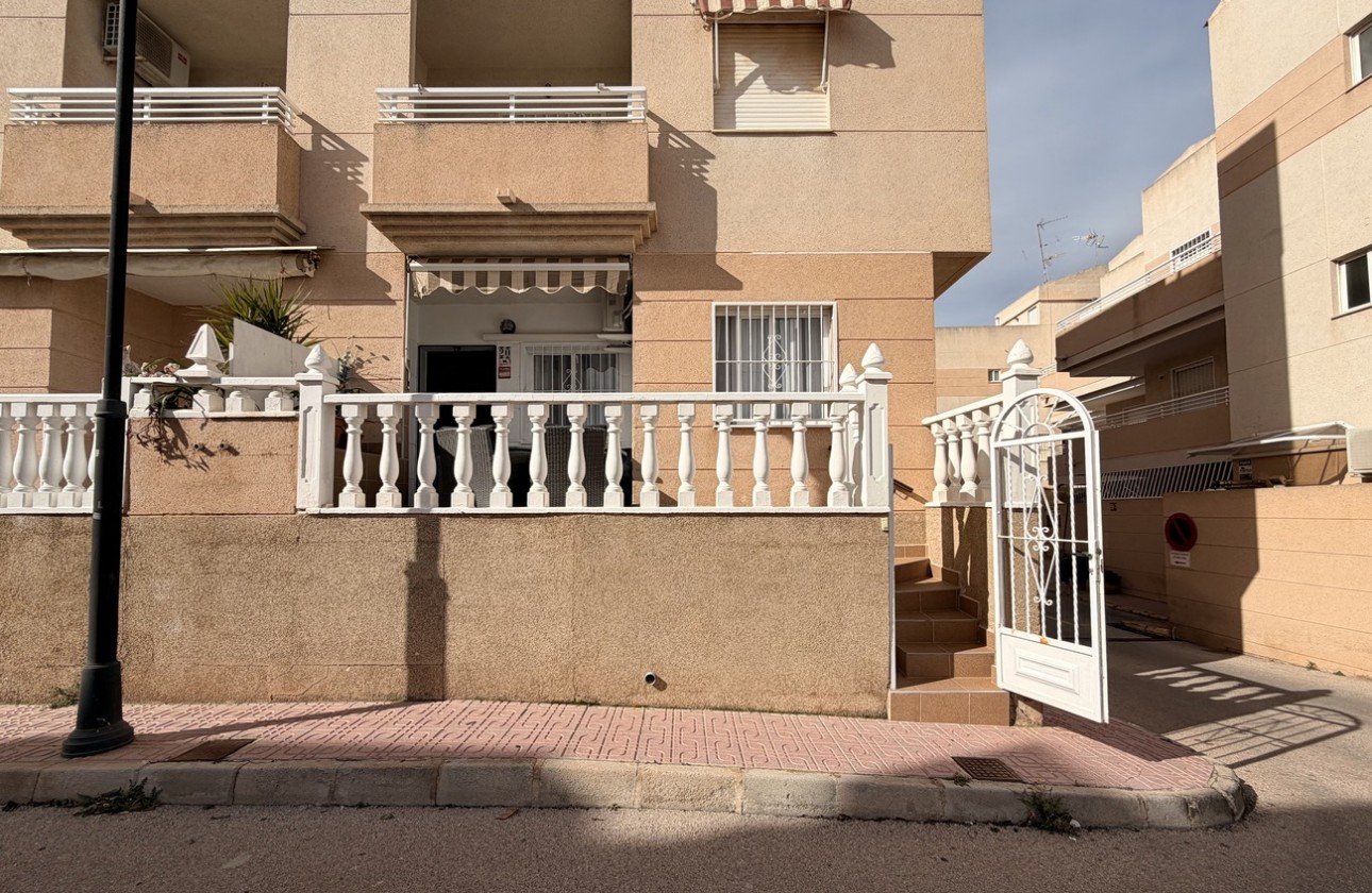 Segunda Mano - Apartamento - Torrevieja - Urb. Calas Blancas III