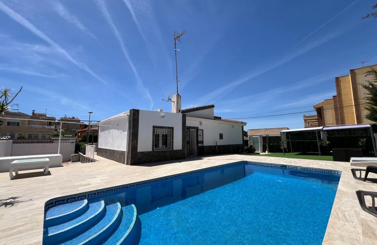 Segunda Mano - Chalet - Torrevieja - Los balcones