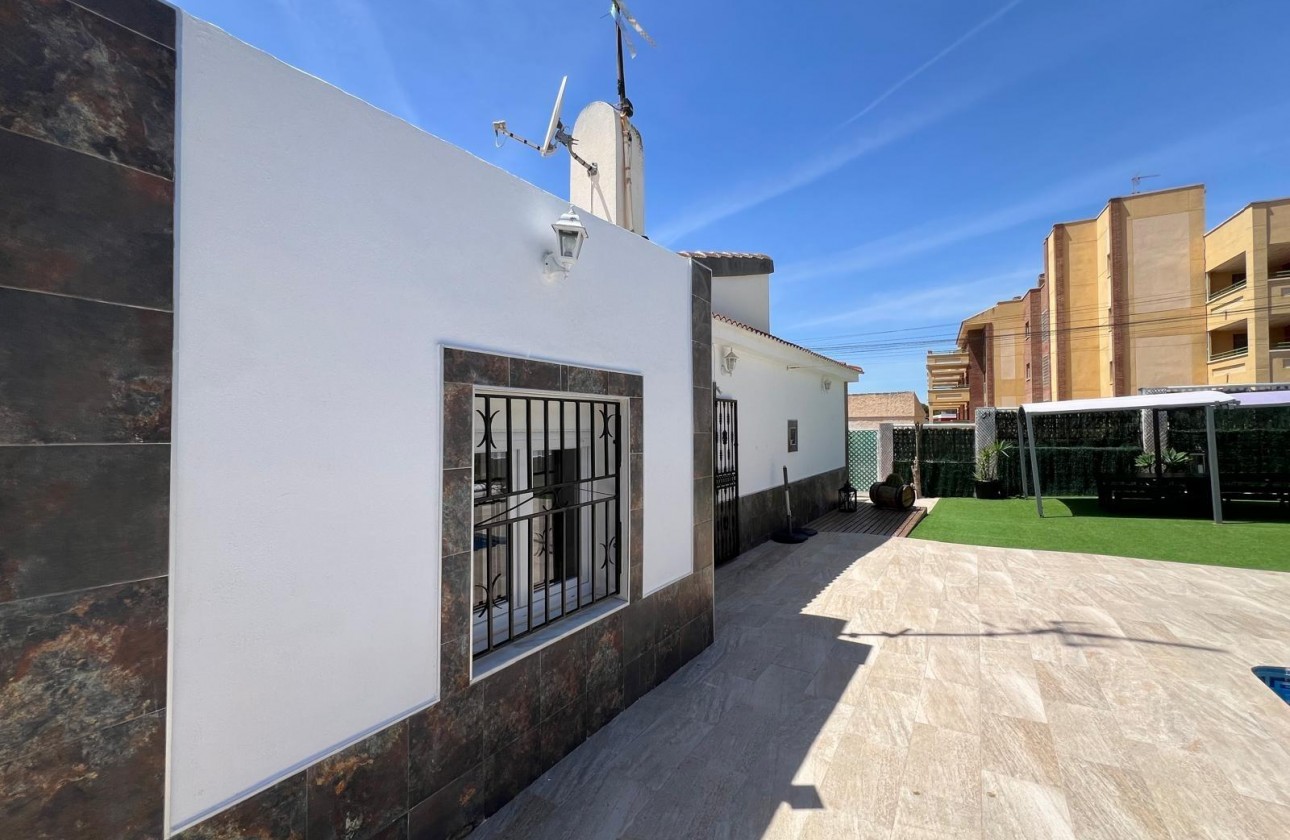 Segunda Mano - Chalet - Torrevieja - Los balcones