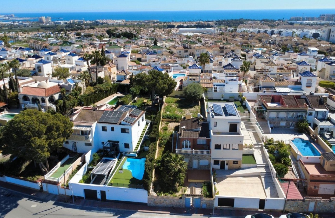 Segunda Mano - Chalet - Torrevieja - Los balcones