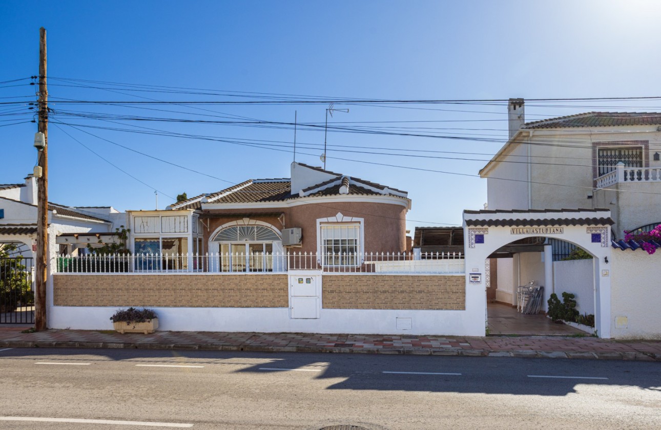 Segunda Mano - Chalet - Torrevieja - Urbanización San Luis