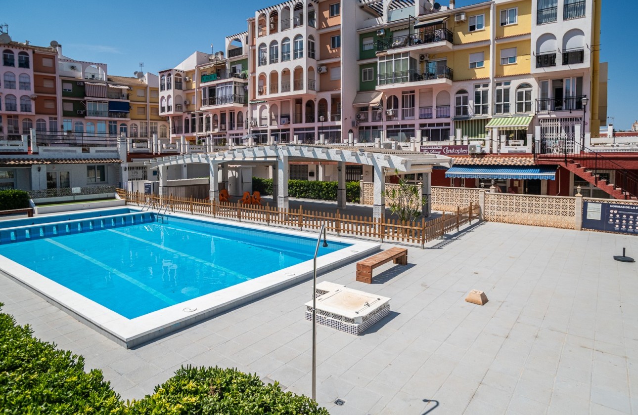 Segunda Mano - COMMERCIAL PROPERTY - TORREVIEJA - La Veleta