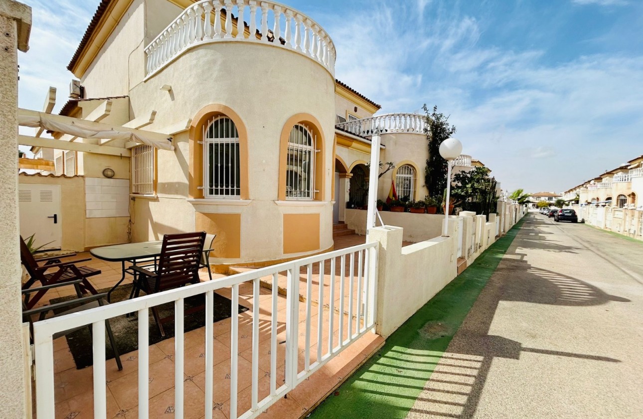 Segunda Mano - Single Family Home - Torrevieja - Sector 25