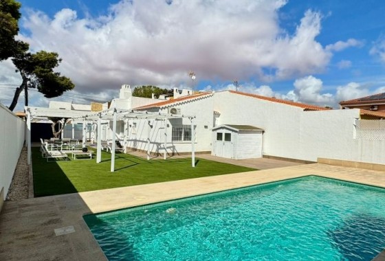 Villa - Revente - Torrevieja - 123O-57492