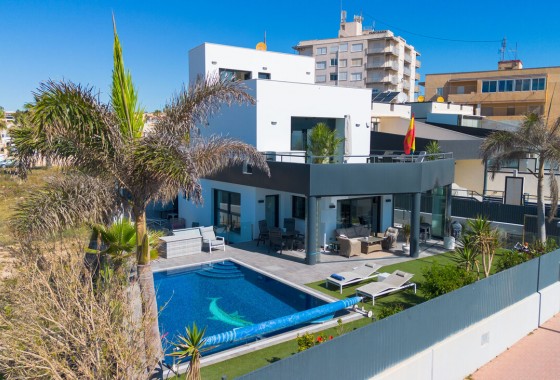 Villa - Revente - Torrevieja - Rosaleda