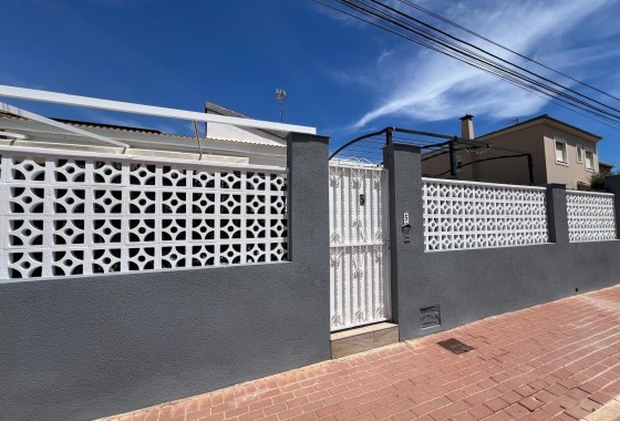 Segunda Mano - Chalet - Torrevieja - Los balcones