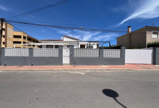 Segunda Mano - Chalet - Torrevieja - Los balcones