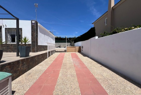 Segunda Mano - Chalet - Torrevieja - Los balcones