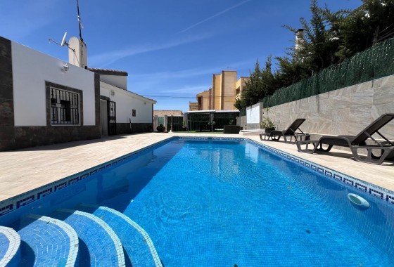 Segunda Mano - Chalet - Torrevieja - Los balcones