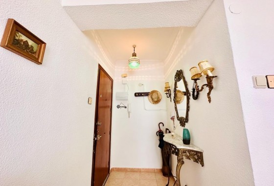 Resale - Apartment - Torrevieja - Centro