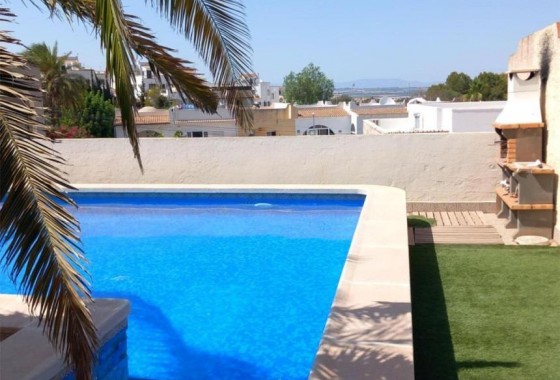 Segunda Mano - Chalet - Torrevieja - Los altos