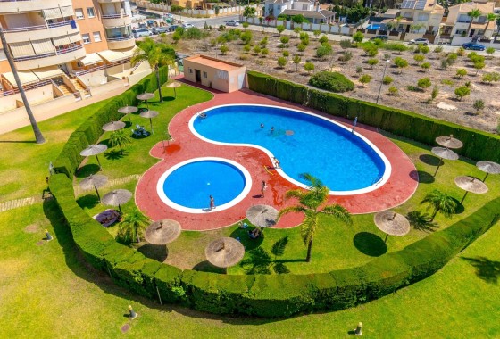 Resale - Apartment - Orihuela Costa - Campoamor