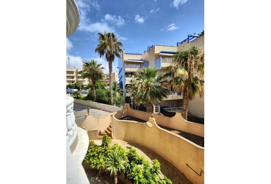 Resale - Apartment - Orihuela Costa - Campoamor