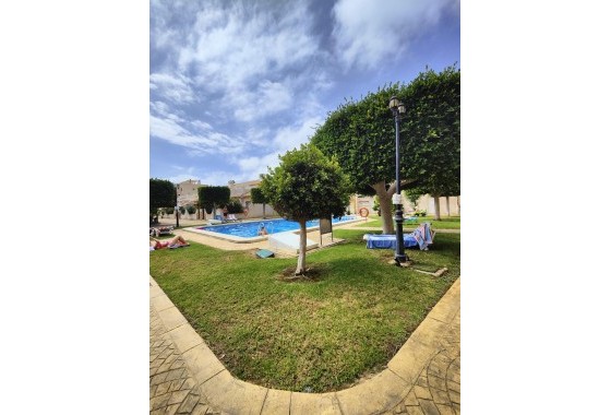 Resale - Apartment - Orihuela Costa - Campoamor