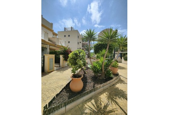 Resale - Apartment - Orihuela Costa - Campoamor