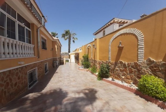 Revente - Villa - Torrevieja - Aguas nuevas 1