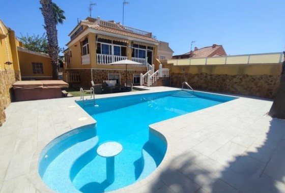 Segunda Mano - Chalet - Torrevieja - Aguas nuevas 1