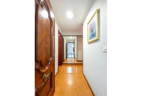 Resale - Apartment - Torrevieja - Puerto