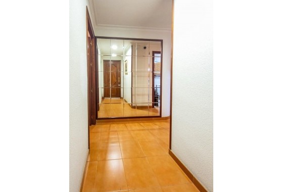 Resale - Apartment - Torrevieja - Puerto