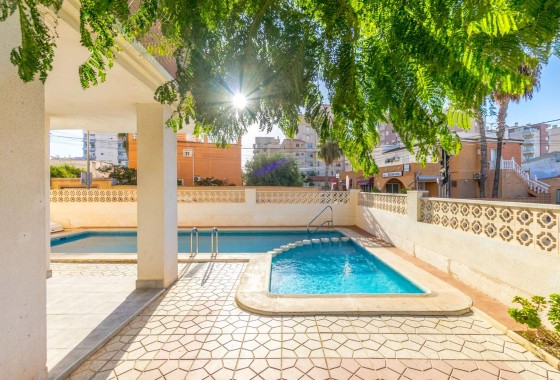 Resale - Apartment - Torrevieja - Calas blanca