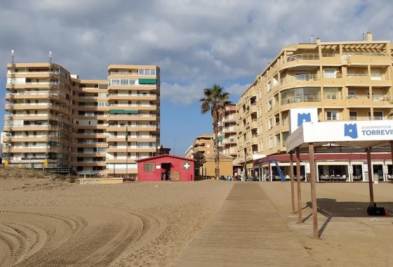 Resale - Apartment - Torrevieja - La Mata pueblo