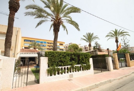 Resale - Semi-Detached Villa - Orihuela Costa - Punta Prima