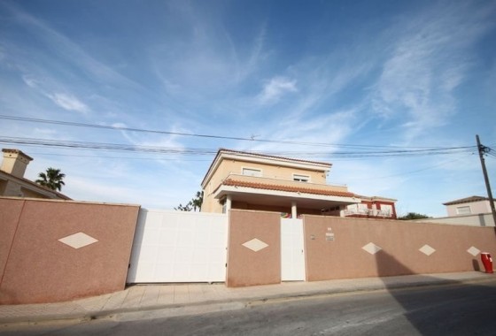 Resale - Detached Villa - Torrevieja - Aguas Nuevas