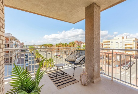 Resale - Apartment - Torrevieja - Playa de los Naufragos