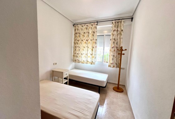 Resale - Apartment - Torrevieja - Playa de los Naufragos