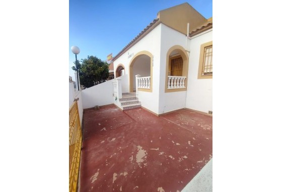 Resale - Bungalow - Torrevieja - La Siesta - El Salado - Torreta