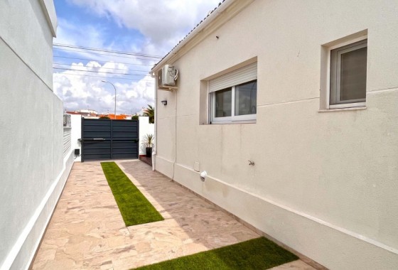 Resale - Detached Villa - Torrevieja - Costa Blanca