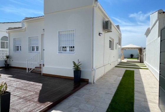 Resale - Detached Villa - Torrevieja - 300