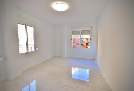 Segunda Mano - Apartamento - Torrevieja - Playa del cura