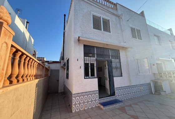 Segunda Mano - Chalet - Torrevieja - Centro