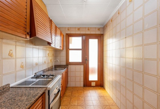 Resale - Apartment - Torrevieja - Acequion