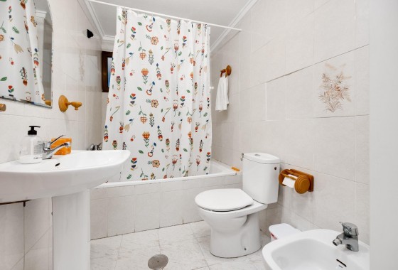 Resale - Apartment - Torrevieja - Estacion de autobuses