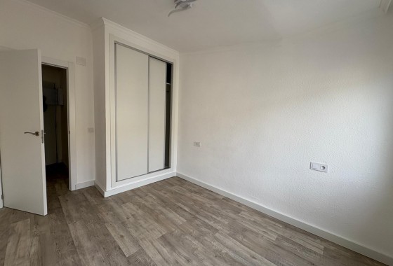 Resale - Apartment - Torrevieja - Estacion de autobuses