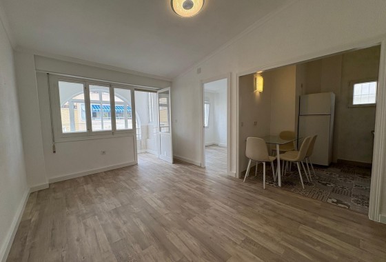Resale - Apartment - Torrevieja - Estacion de autobuses