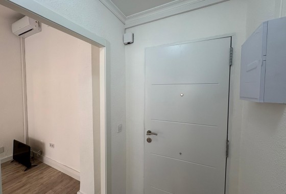 Resale - Apartment - Torrevieja - Estacion de autobuses