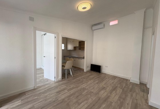 Resale - Apartment - Torrevieja - Estacion de autobuses