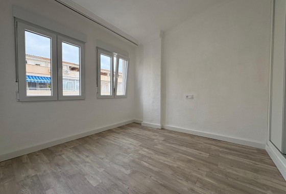 Resale - Apartment - Torrevieja - Estacion de autobuses